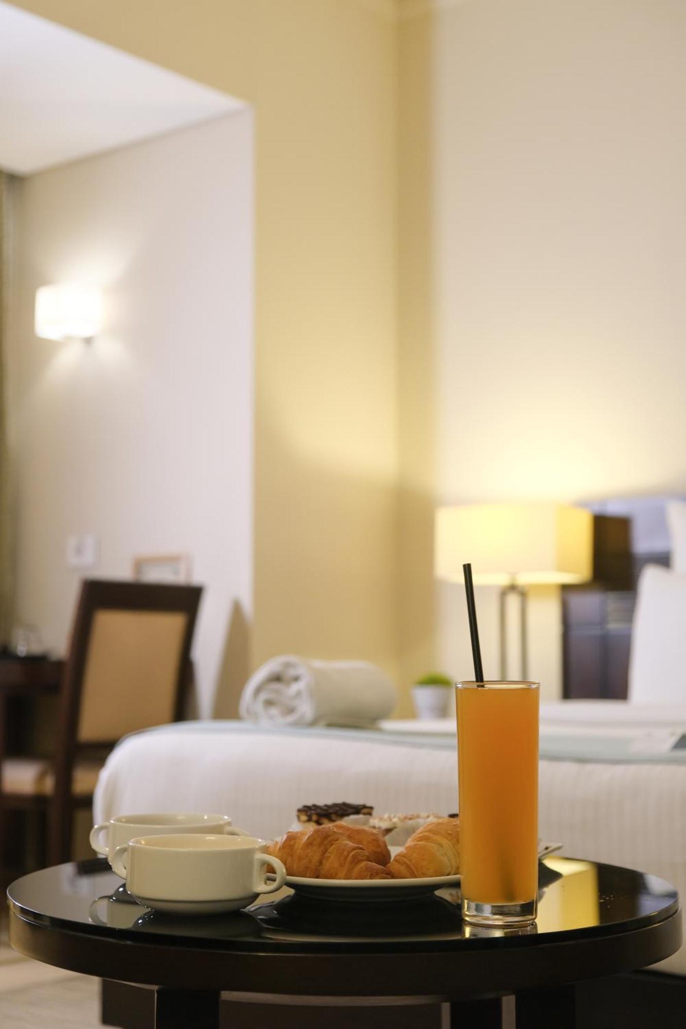 The Parisian Hotel Бейрут Екстериор снимка