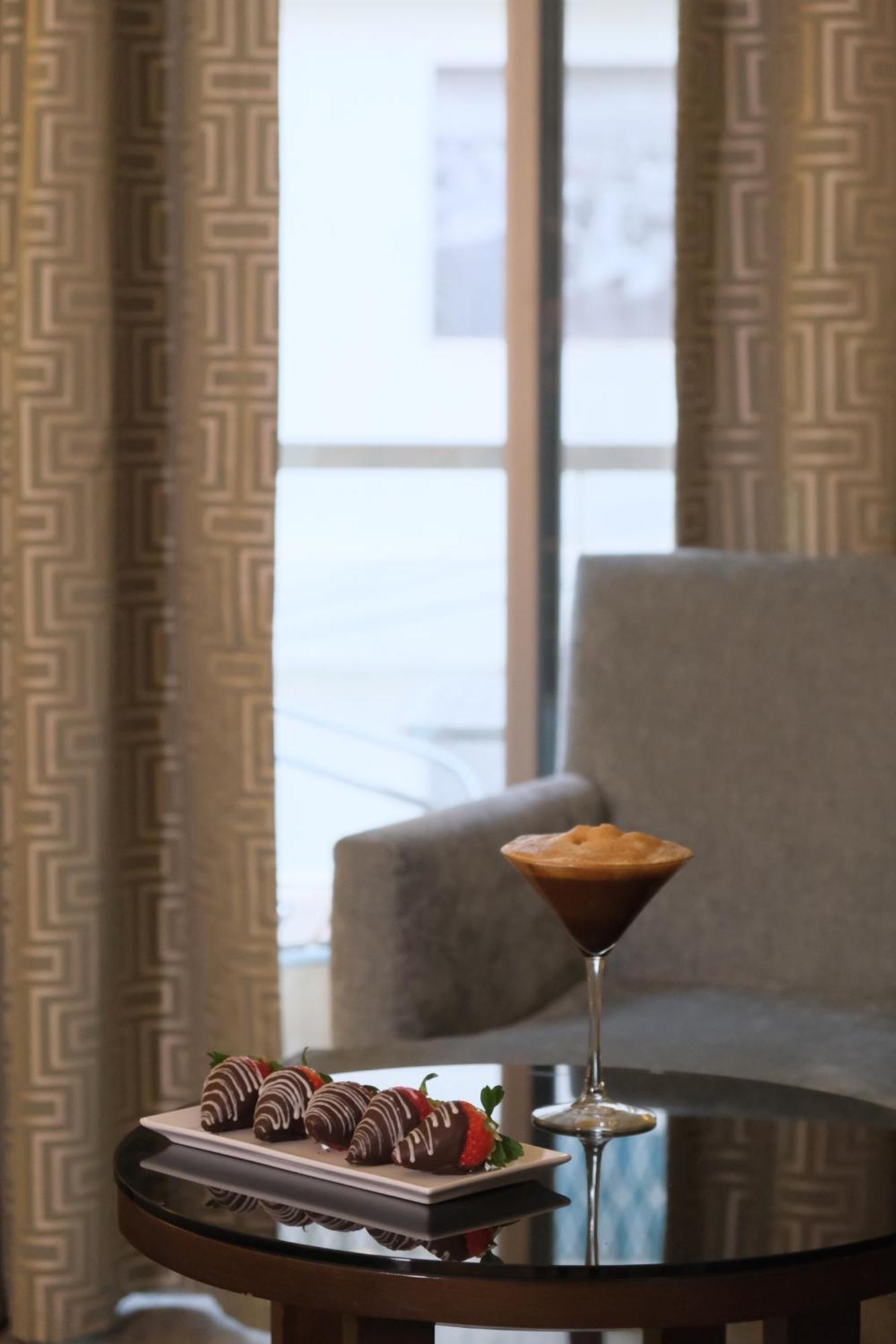The Parisian Hotel Бейрут Екстериор снимка