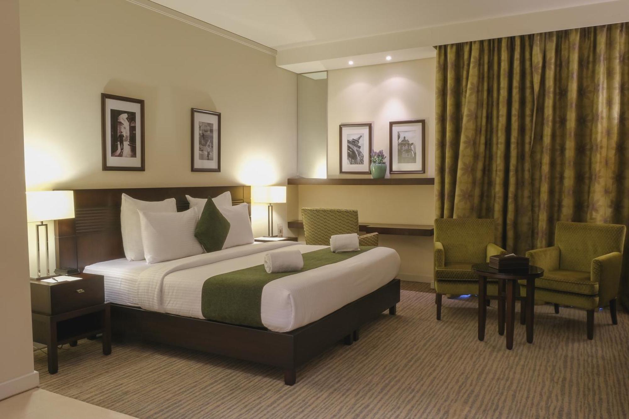 The Parisian Hotel Бейрут Екстериор снимка