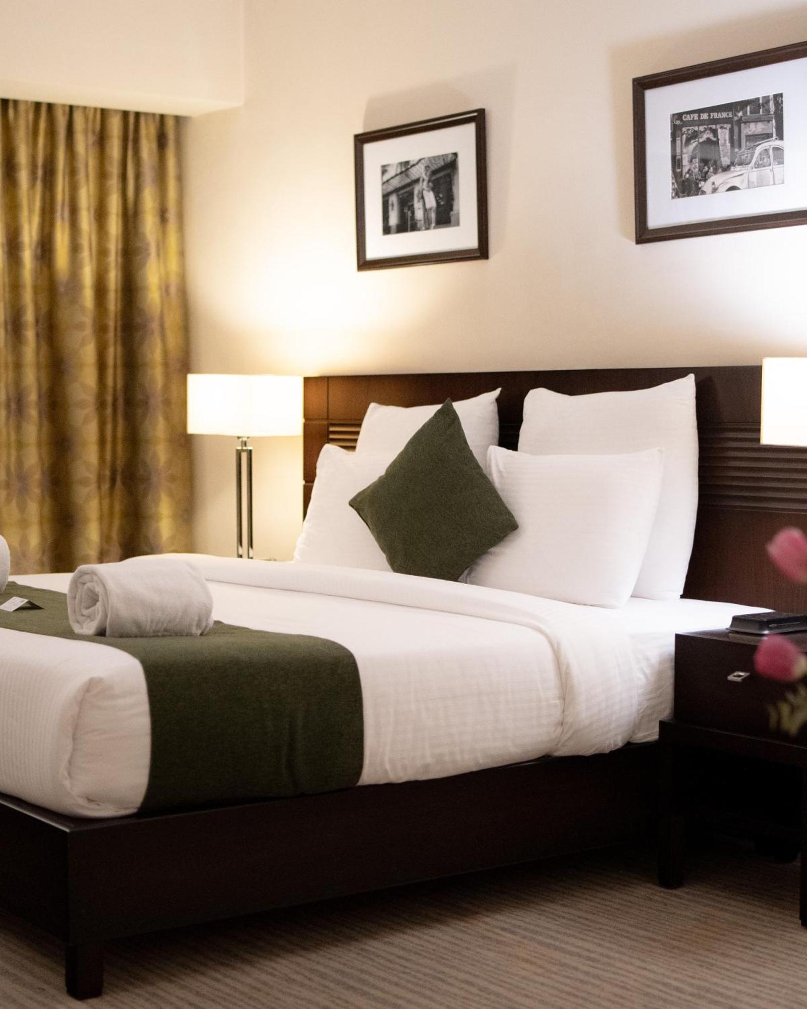 The Parisian Hotel Бейрут Екстериор снимка