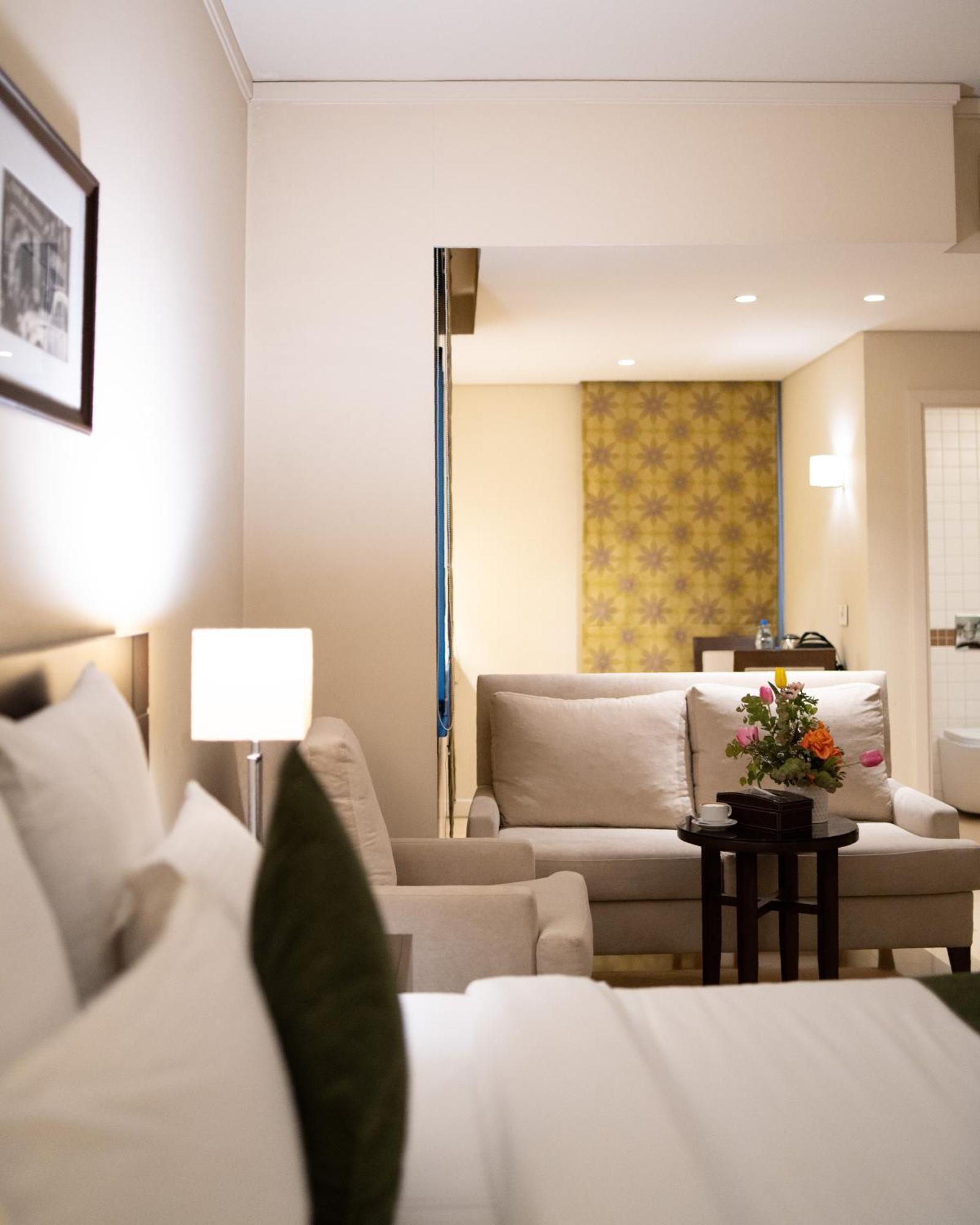 The Parisian Hotel Бейрут Екстериор снимка
