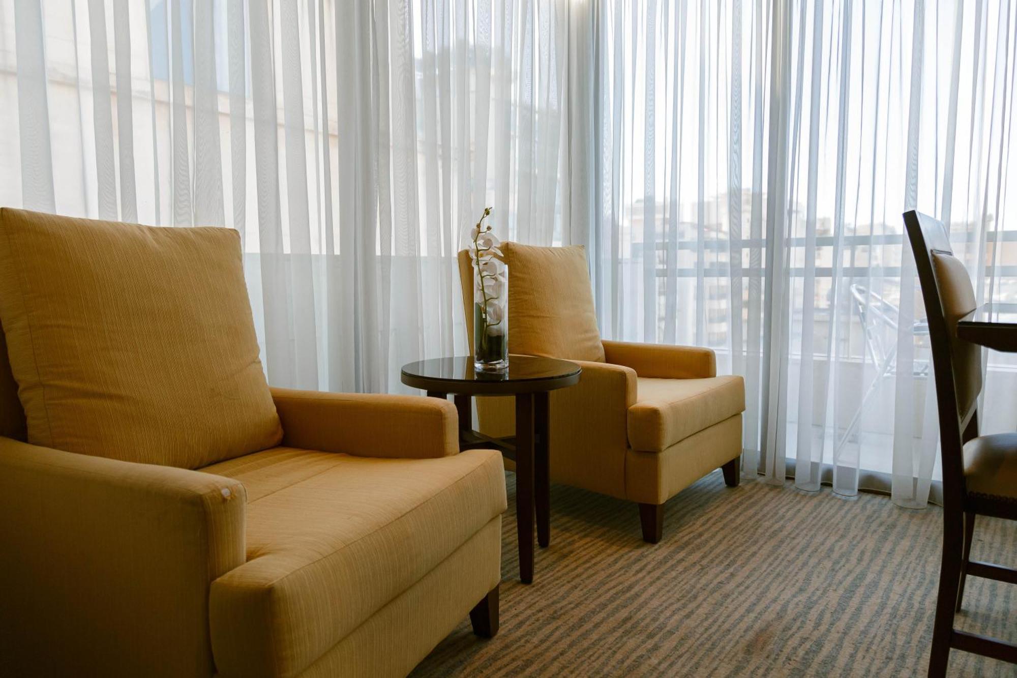 The Parisian Hotel Бейрут Екстериор снимка
